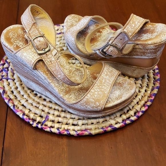 BED Stu Platform & Wedge Sandals EUC Tan & White - Picture 15 of 16